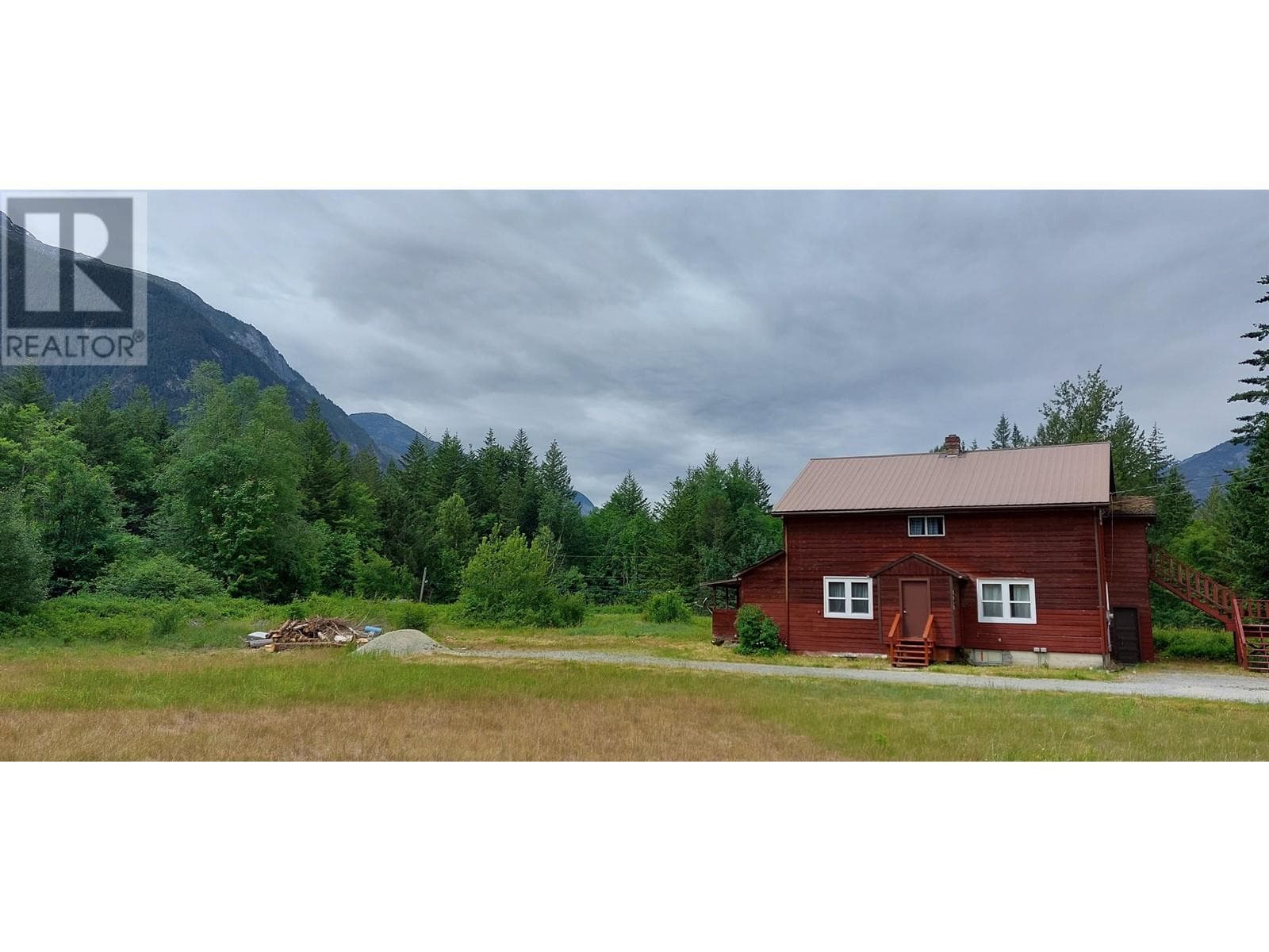 2335 MACKENZIE 20 HIGHWAY — Bella Coola, British Columbia - Main photo