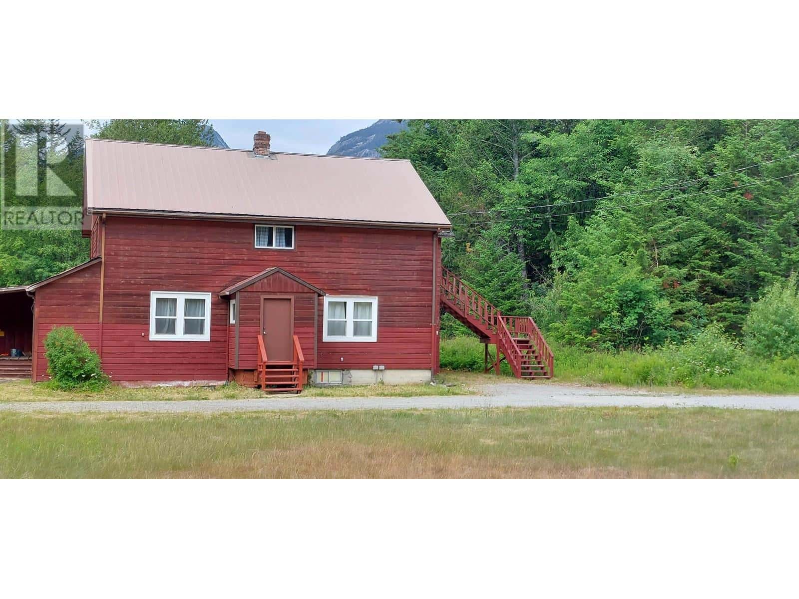 2335 MACKENZIE 20 HIGHWAY — Bella Coola, British Columbia - Photo 2 of 38