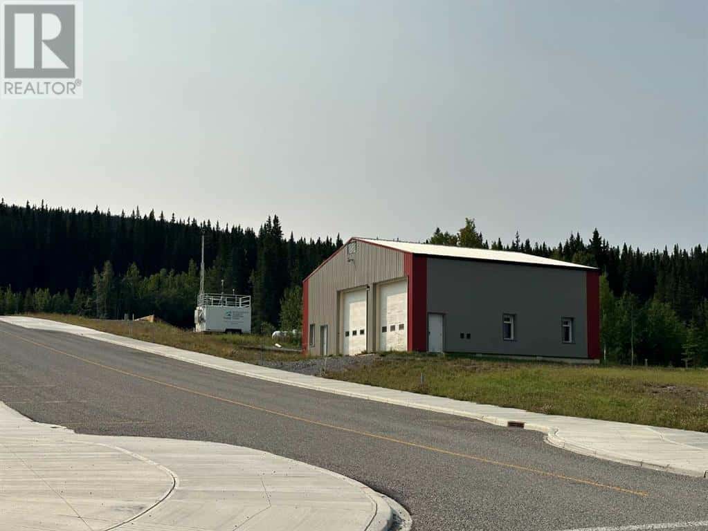 140 Centre Street — Nordegg, Alberta - Photo 5 of 35