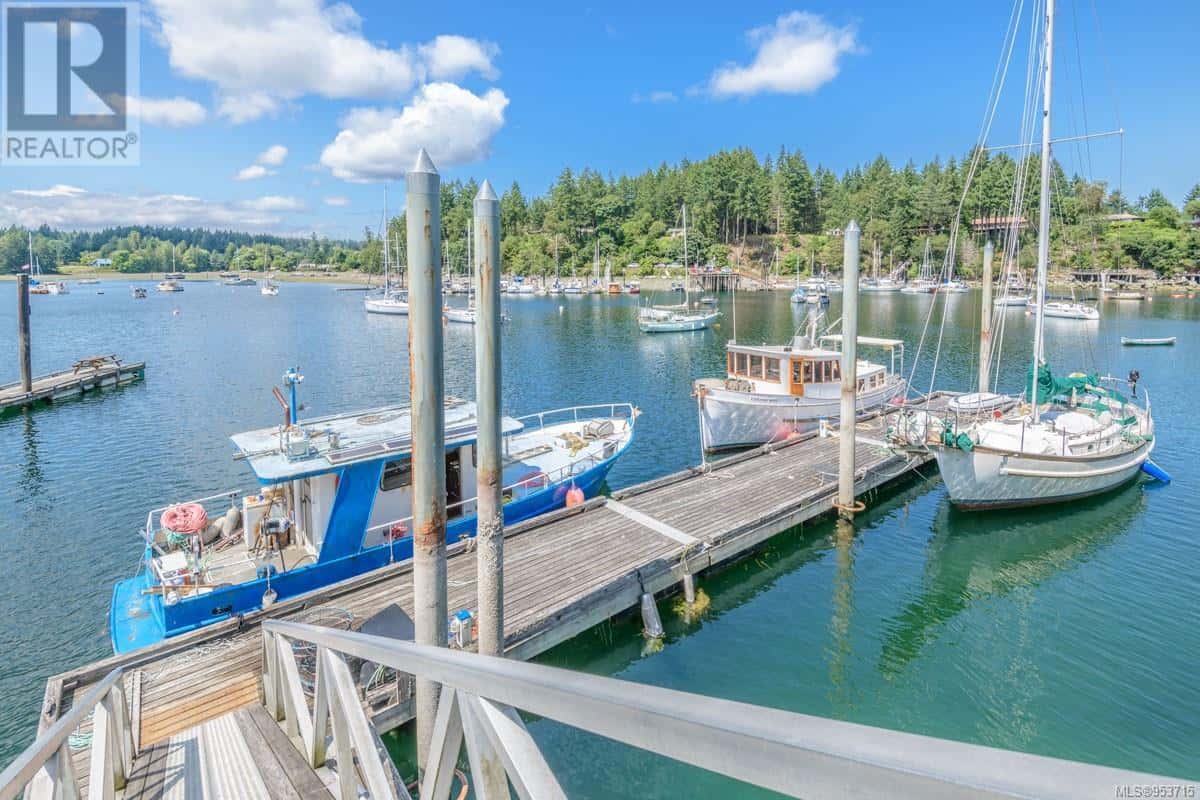 1905 Martin Rd — Gabriola Island, British Columbia - Photo 2 of 57