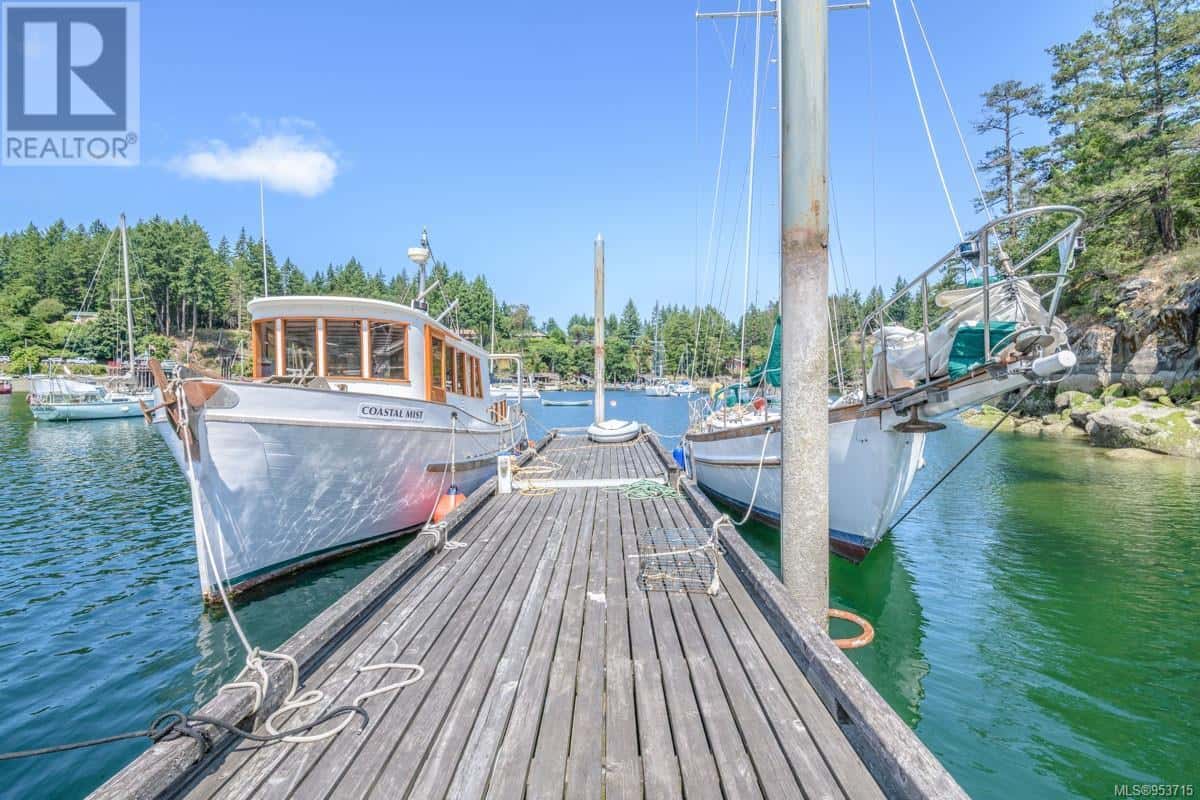 1905 Martin Rd — Gabriola Island, British Columbia - Photo 3 of 57