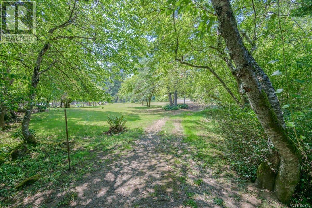 1905 Martin Rd — Gabriola Island, British Columbia - Photo 4 of 57