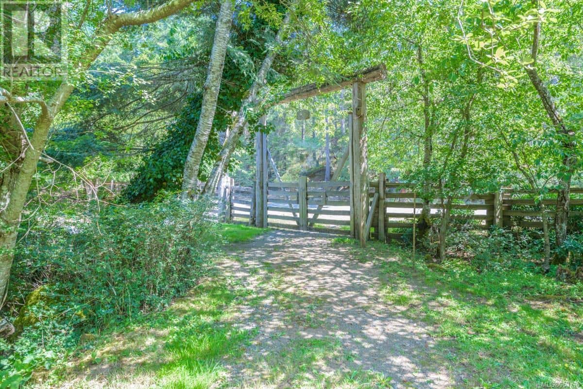 1905 Martin Rd — Gabriola Island, British Columbia - Photo 5 of 57