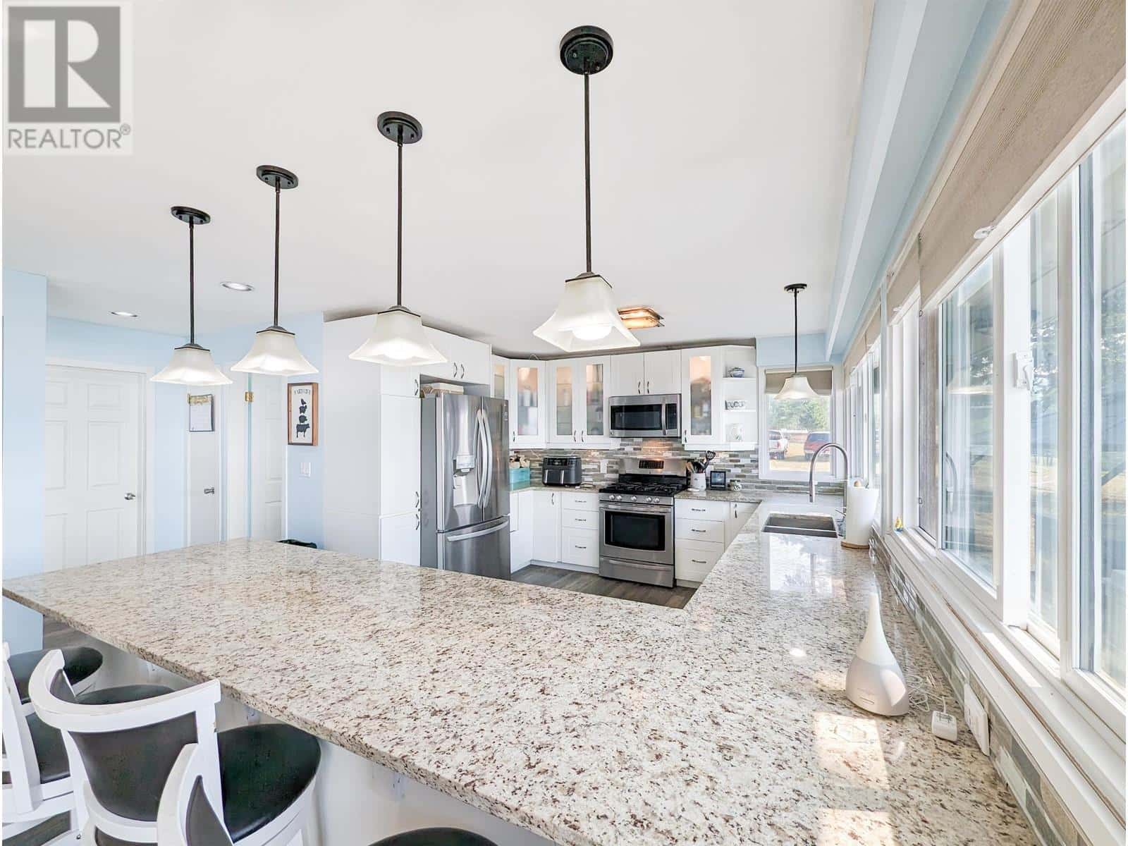 3920 TROUT DRIVE — Lac La Hache, British Columbia - Photo 5 of 40