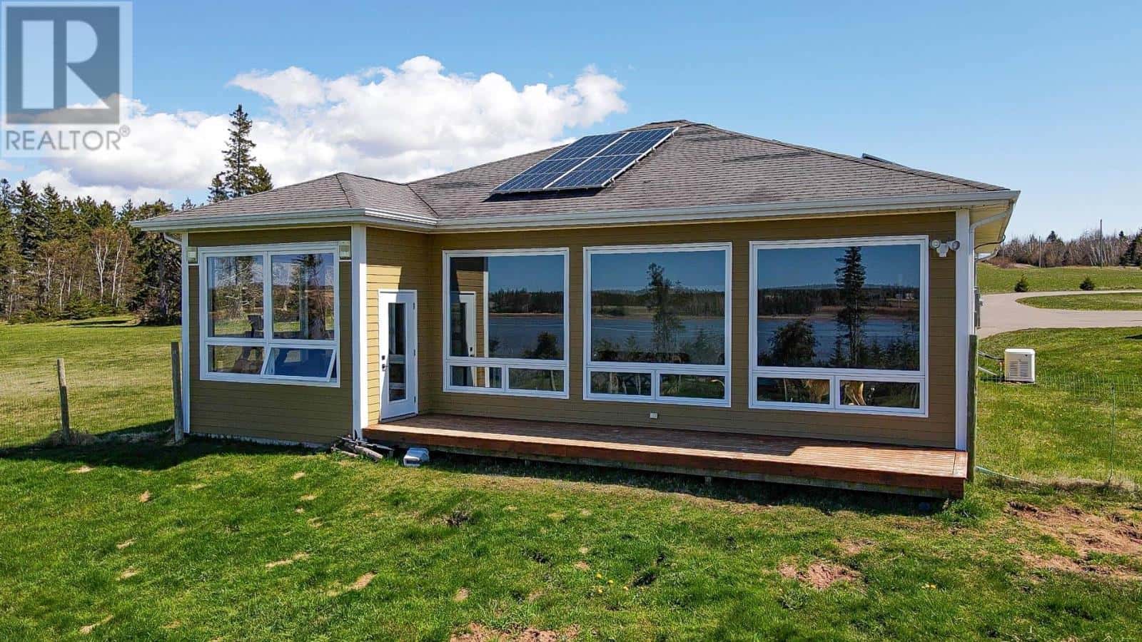 102 Patti Lane — Fort Augustus, Prince Edward Island - Photo 2 of 42