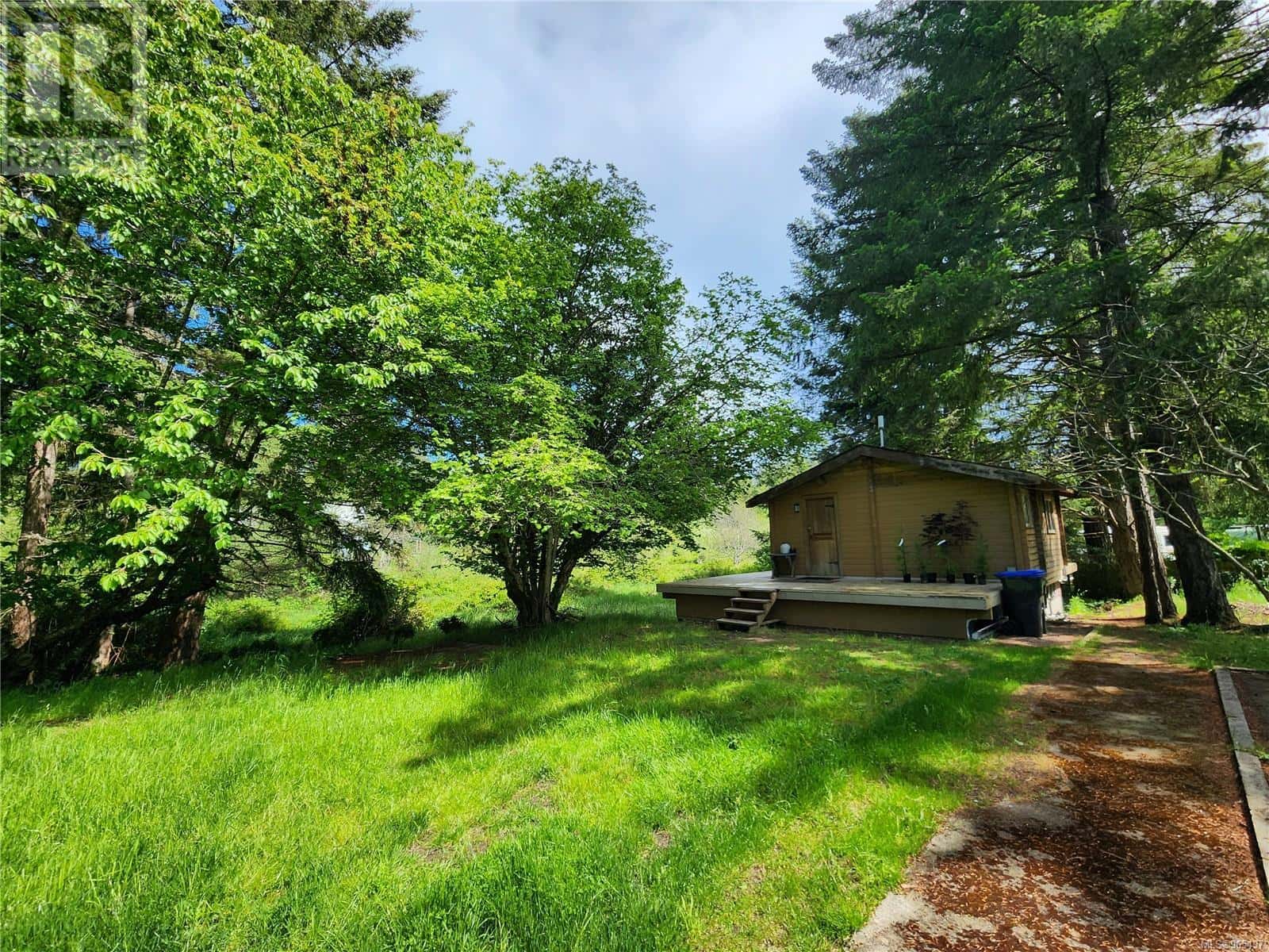 605 South Rd — Gabriola Island, British Columbia - Photo 2 of 10