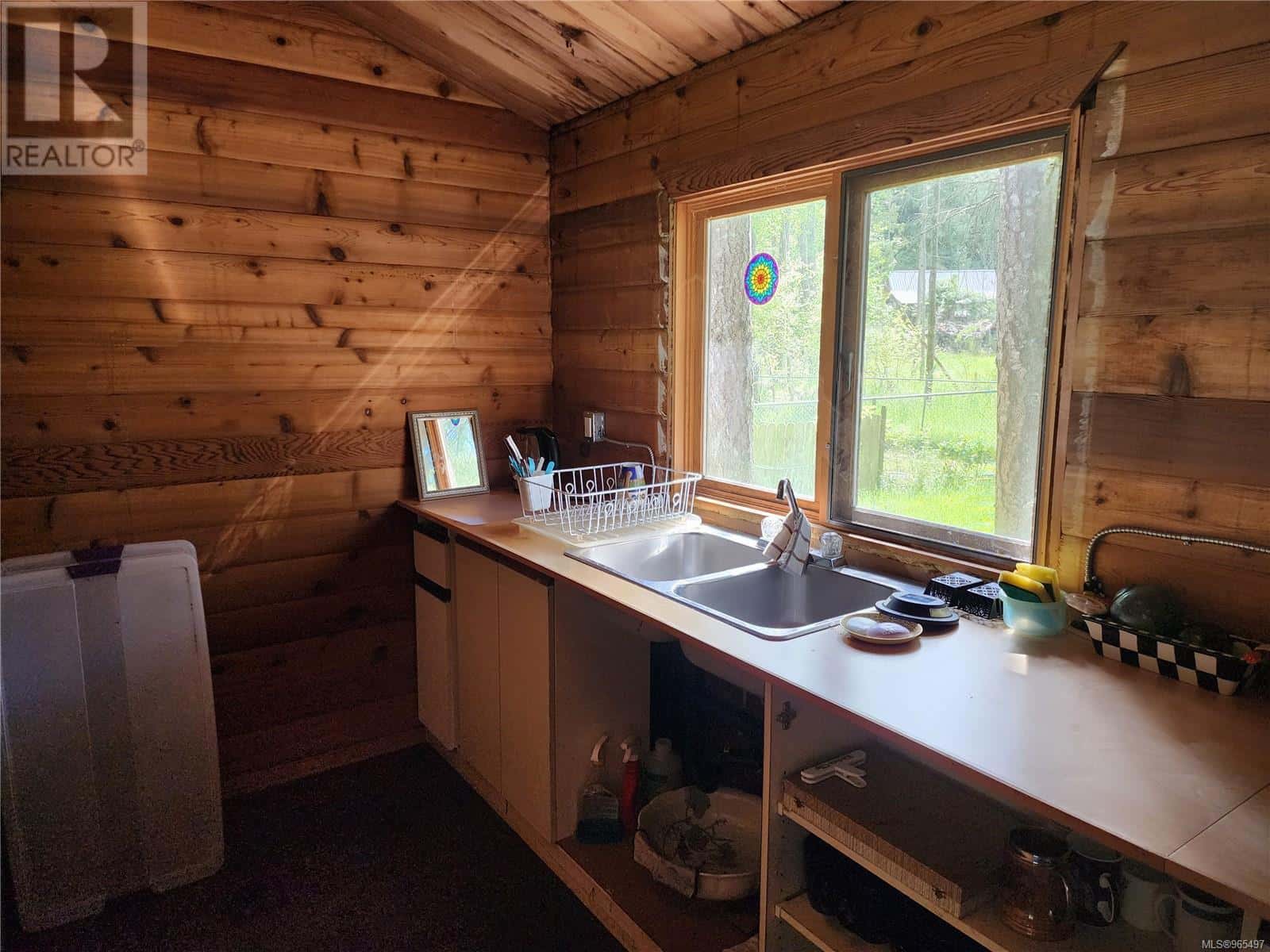 605 South Rd — Gabriola Island, British Columbia - Photo 3 of 10