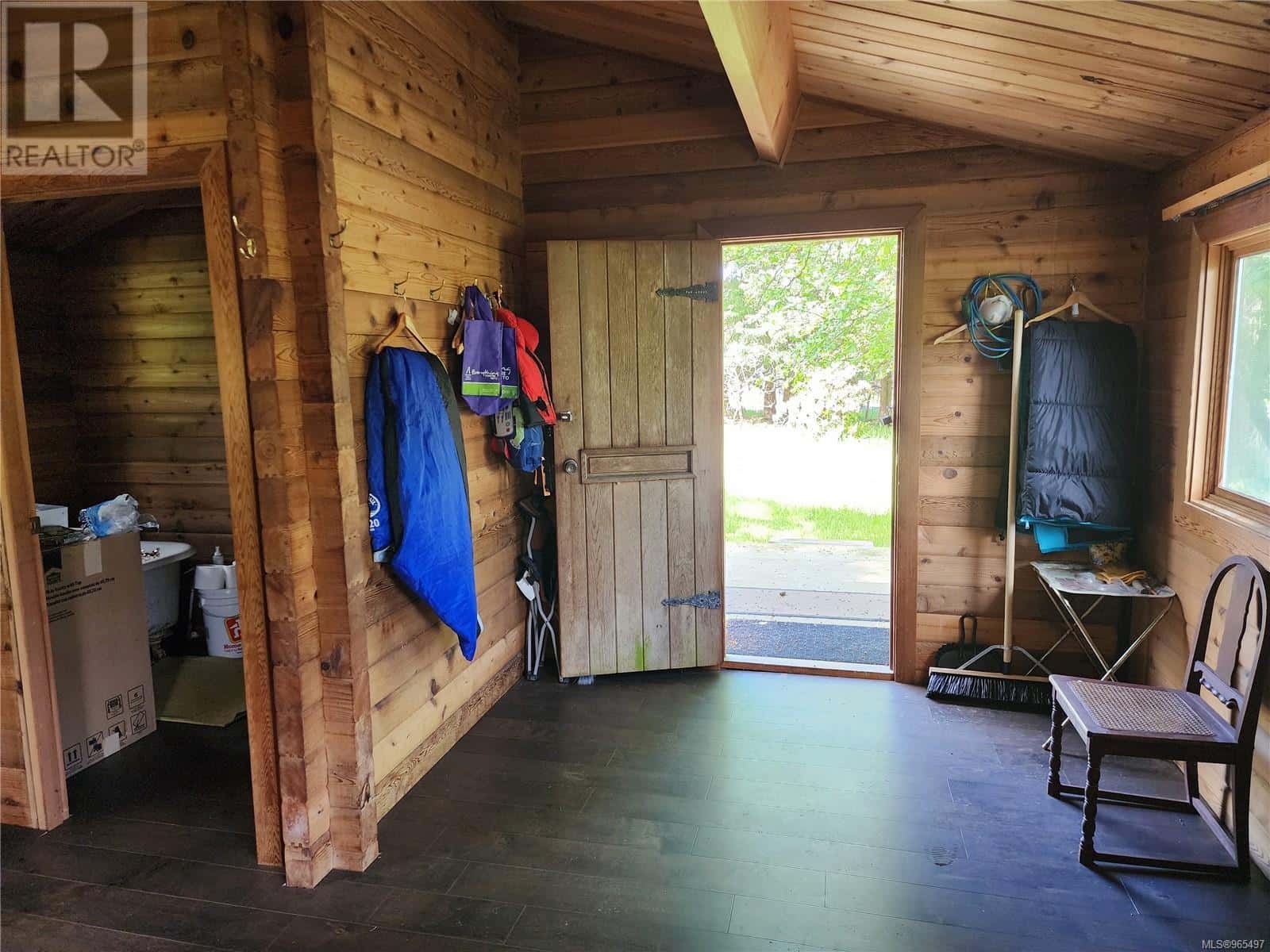 605 South Rd — Gabriola Island, British Columbia - Photo 5 of 10