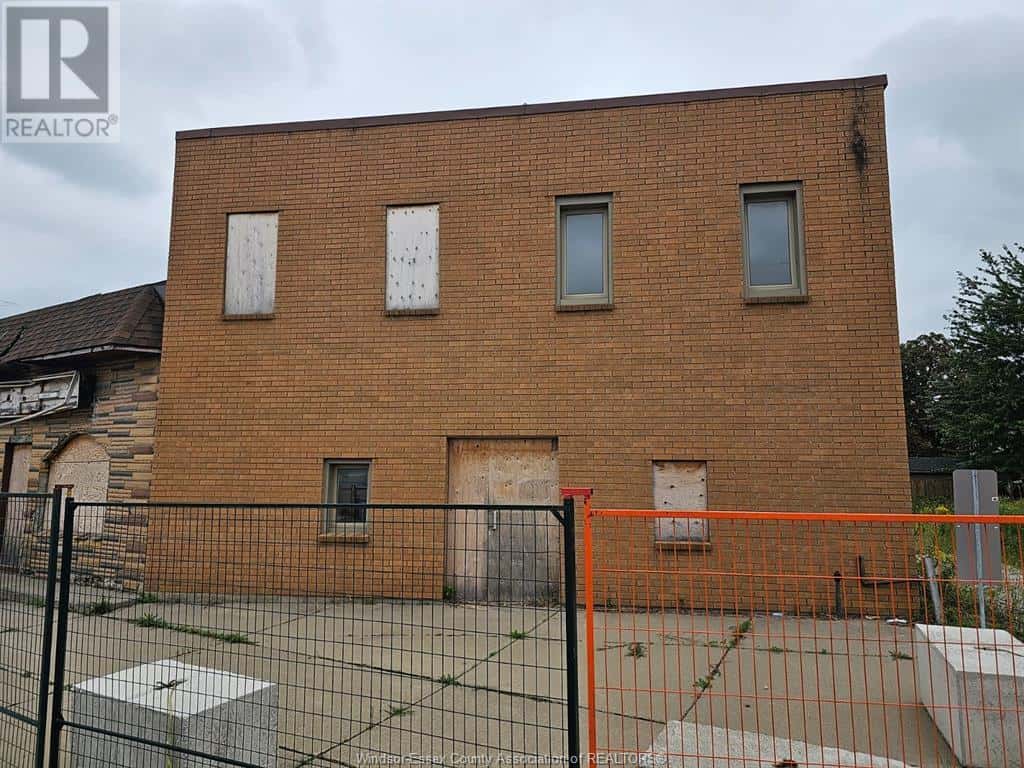 24 ERIE STREET North — Wheatley, Ontario - Photo 2 of 2