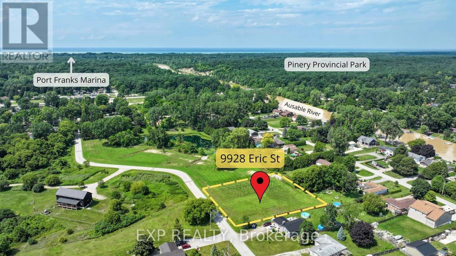 9928 ERIC STREET — Lambton Shores, Ontario - Photo 2 of 11