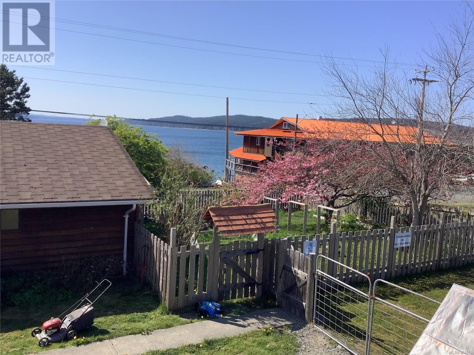 185 1st St — Sointula, British Columbia - Main photo