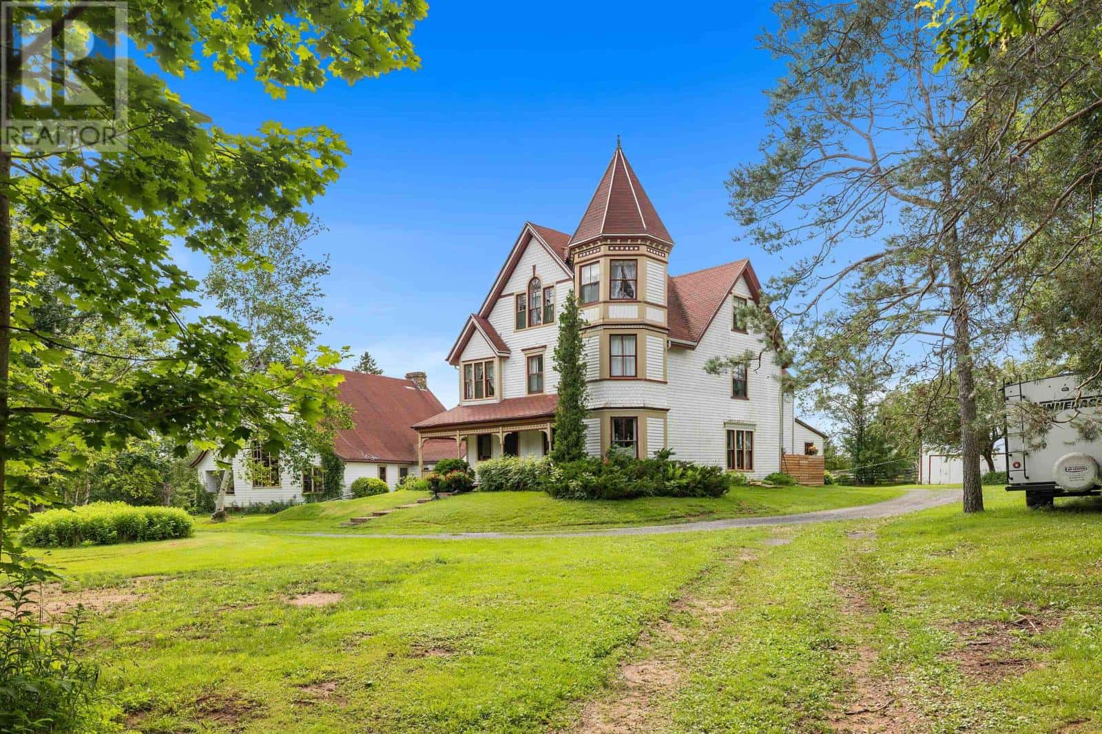 9 East Royalty Road — Georgetown, Prince Edward Island - Photo 2 of 50