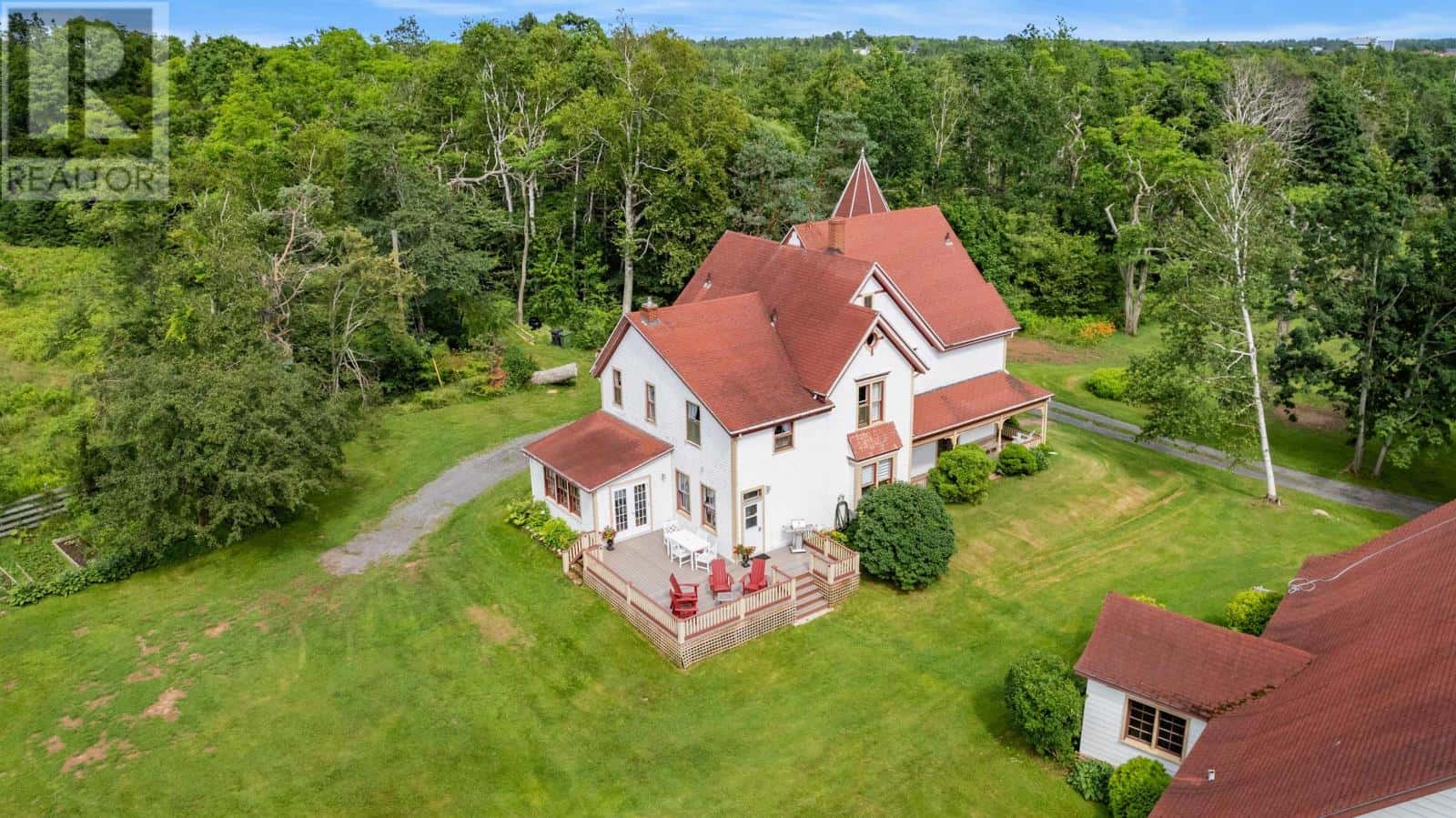 9 East Royalty Road — Georgetown, Prince Edward Island - Photo 4 of 50