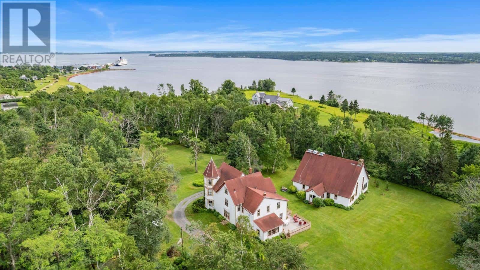 9 East Royalty Road — Georgetown, Prince Edward Island - Photo 5 of 50