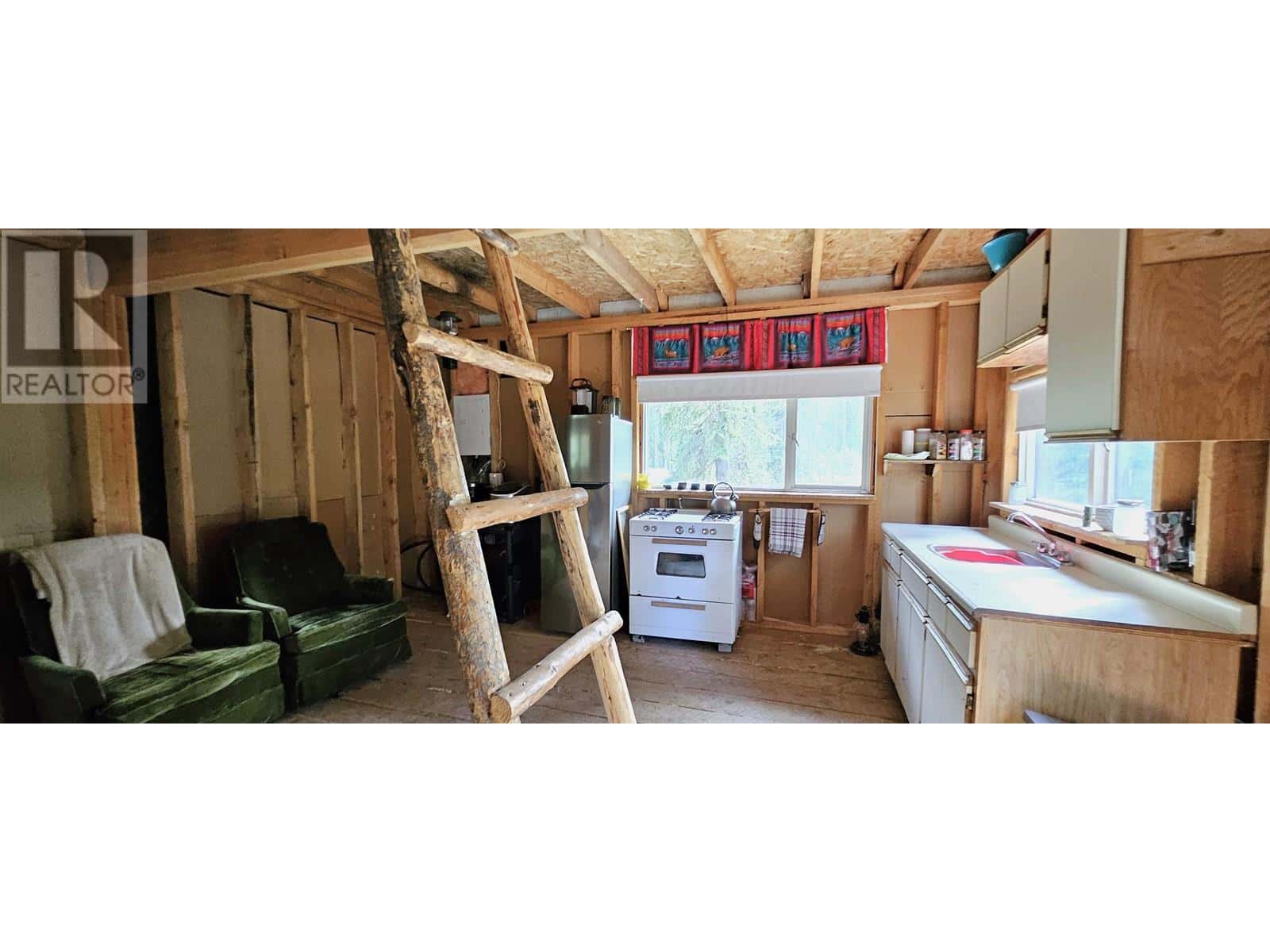 49490 LLOYD DRIVE — Vanderhoof, British Columbia - Photo 5 of 24