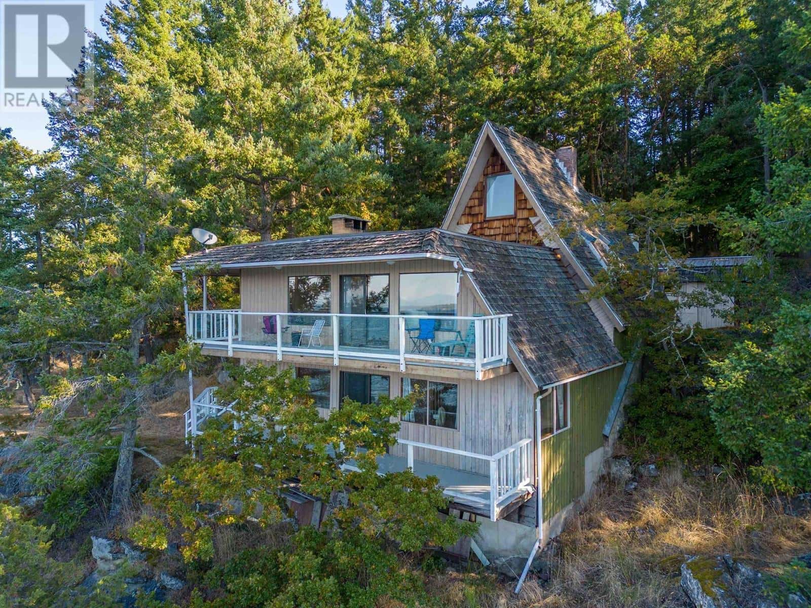315 DEACON LANE — Galiano Island, British Columbia - Photo 2 of 35