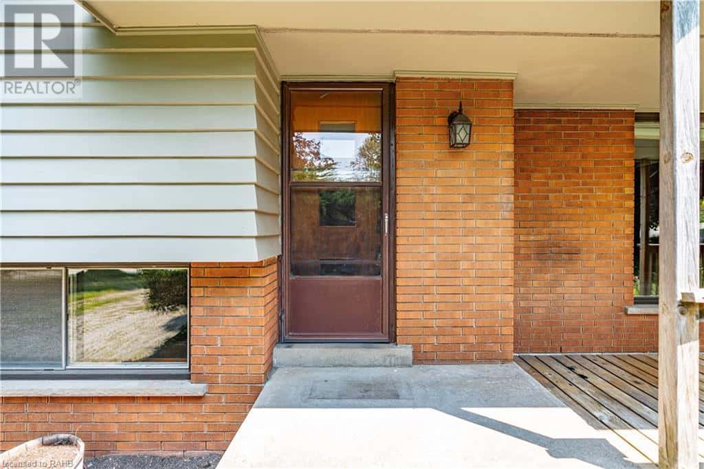 1352 CENTRE Road — Carlisle, Ontario - Photo 4 of 50