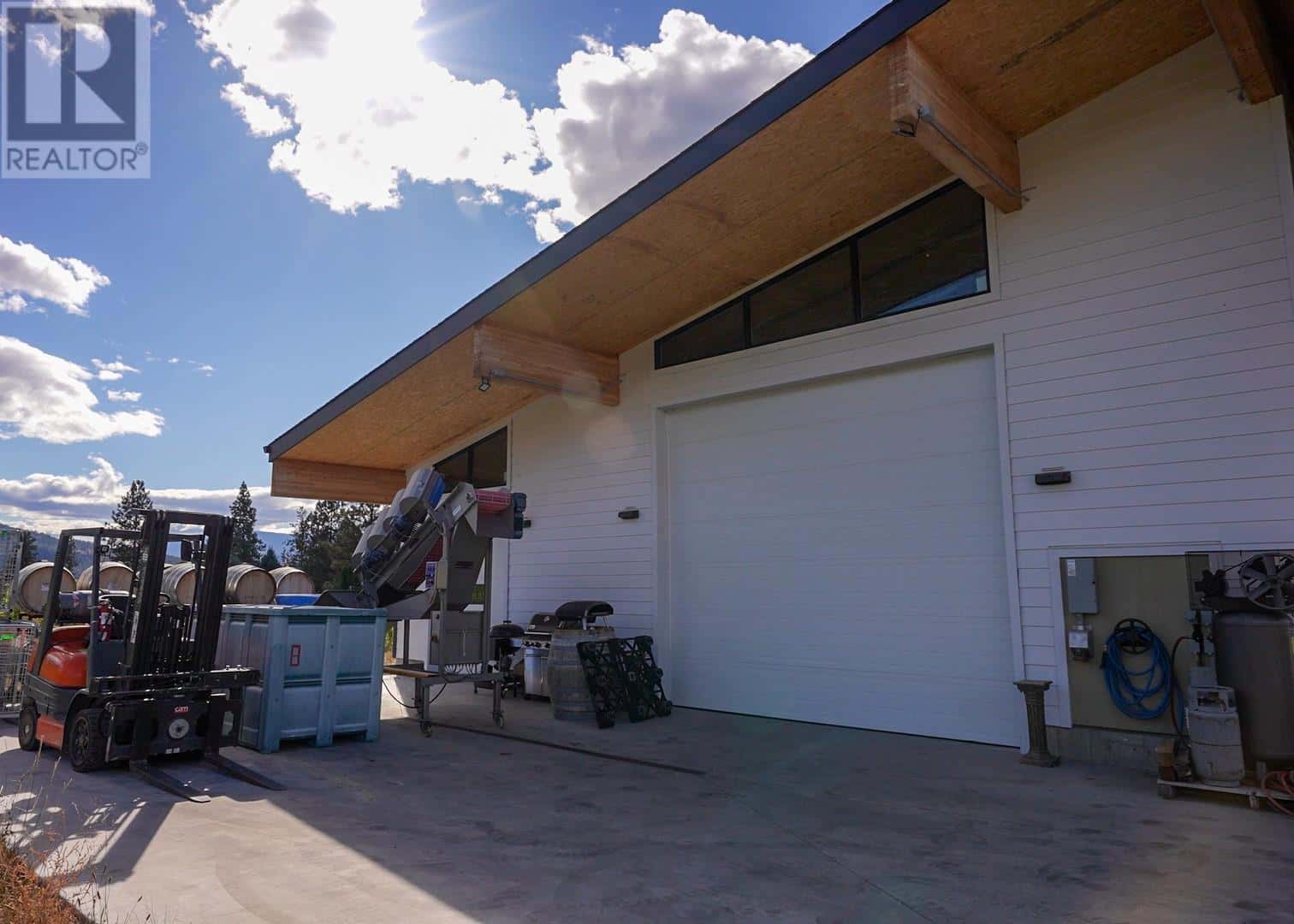 4112 McLean Creek Road — Okanagan Falls, British Columbia - Photo 4 of 26