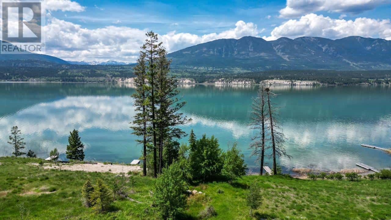 8695 COTTAGE Lane — Canal Flats, British Columbia - Photo 5 of 31