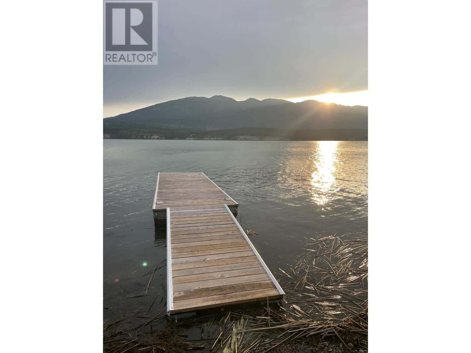 8695 COTTAGE Lane — Canal Flats, British Columbia - Photo 2 of 31