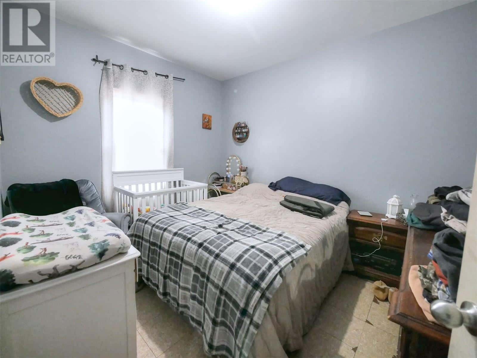 1322 Glendale Avenue — Salmo, British Columbia - Photo 5 of 12