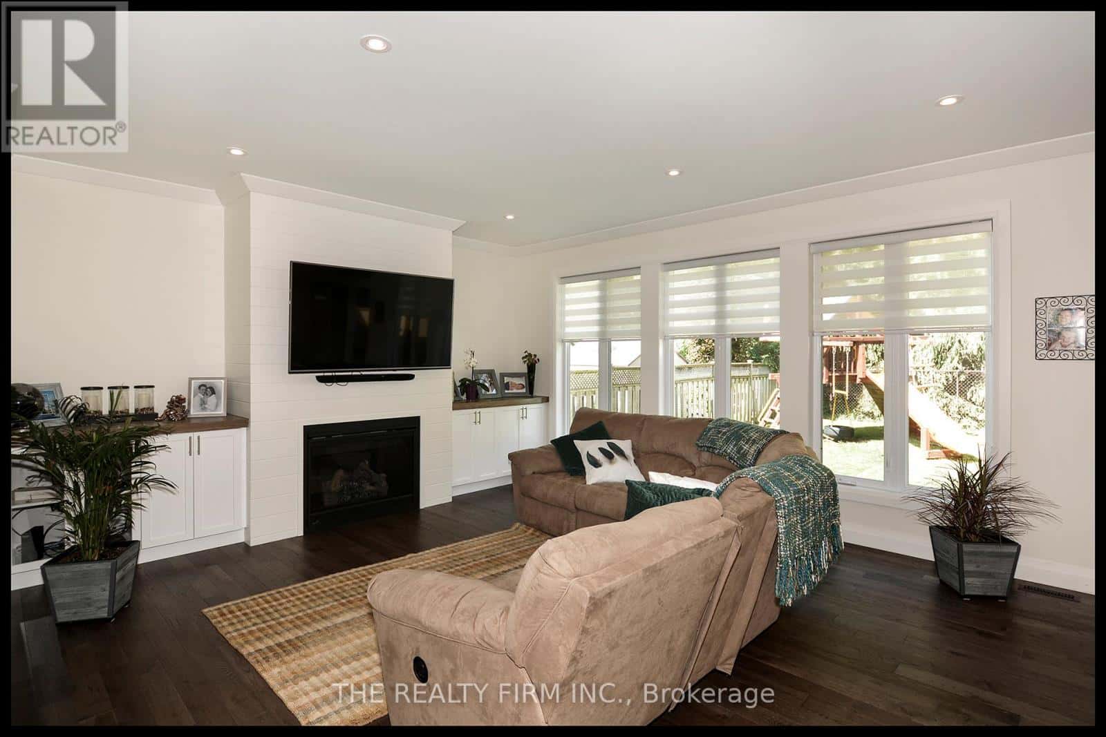 289 KING STREET — Southwest Middlesex (Glencoe), Ontario - Photo 3 of 27