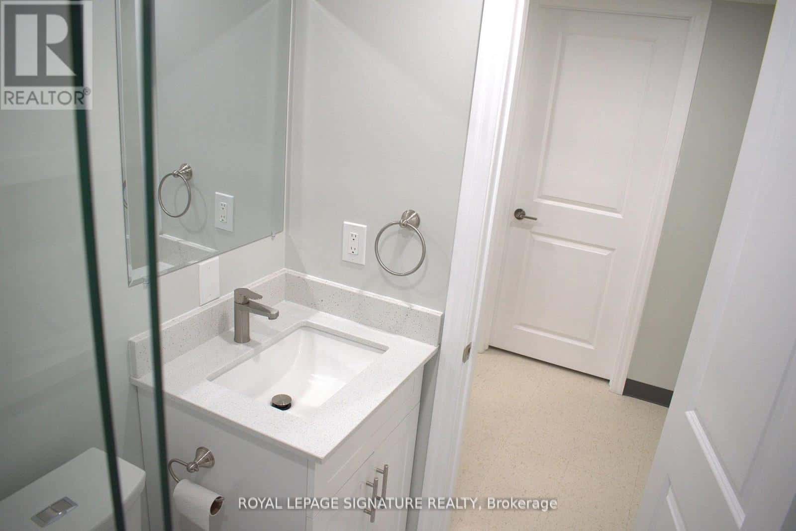 Hamilton (Gilkson), Ontario — Hamilton (Gilkson), Ontario - Photo 3 of 19