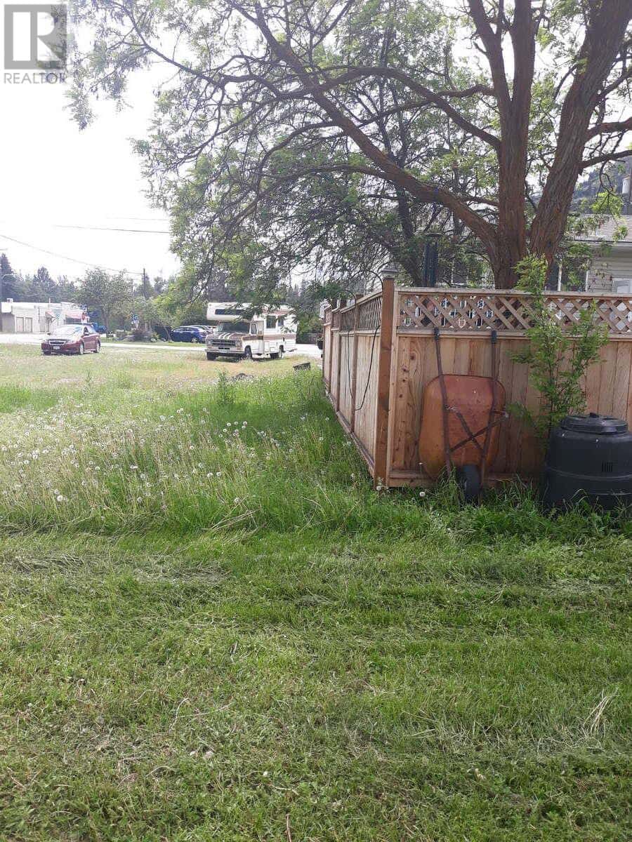 607 6 Avenue — Midway, British Columbia - Photo 3 of 3