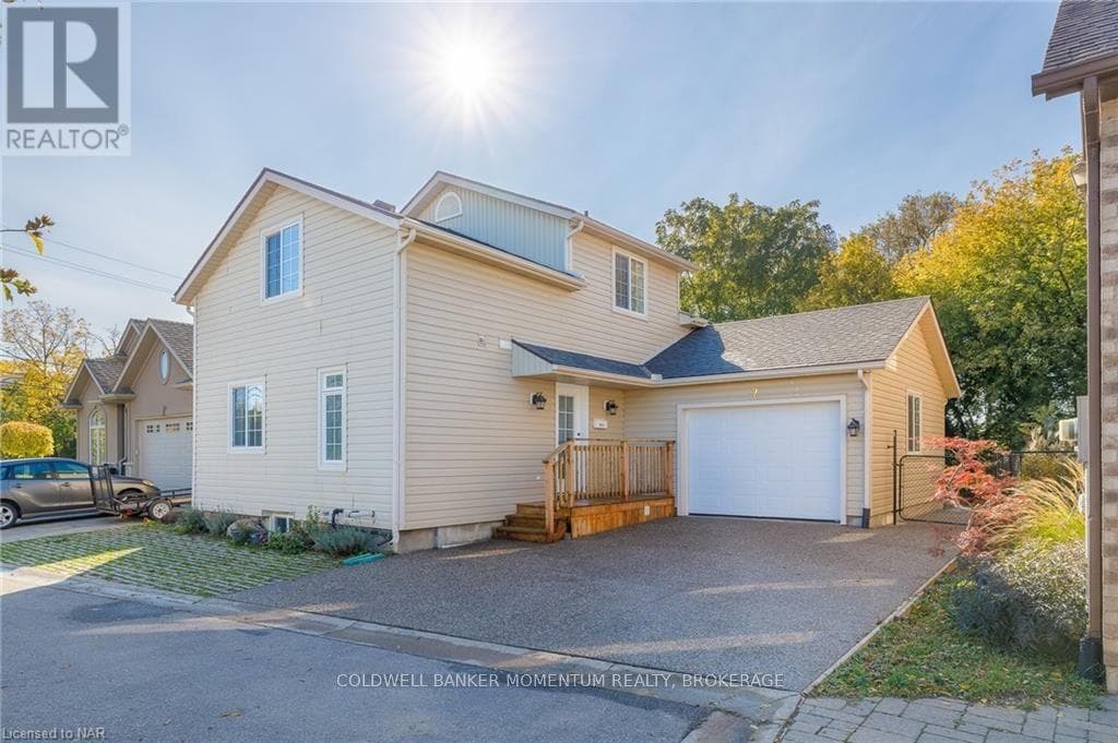 255A LAKESHORE ROAD — St. Catharines (Lakeshore), Ontario - Main photo