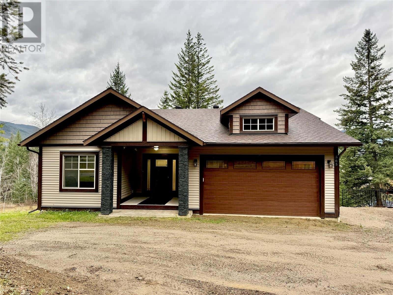 565 Clearwater Valley Road — Clearwater, British Columbia - Photo 3 of 50