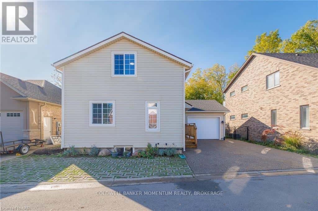 255A LAKESHORE ROAD — St. Catharines (Lakeshore), Ontario - Photo 2 of 40