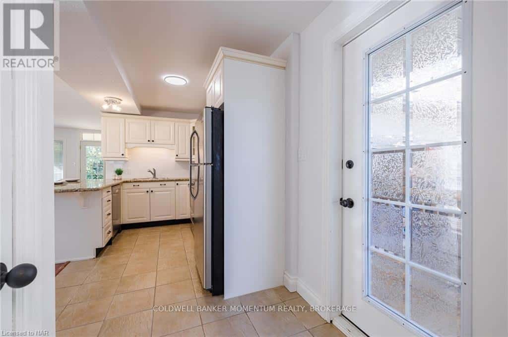 255A LAKESHORE ROAD — St. Catharines (Lakeshore), Ontario - Photo 5 of 40