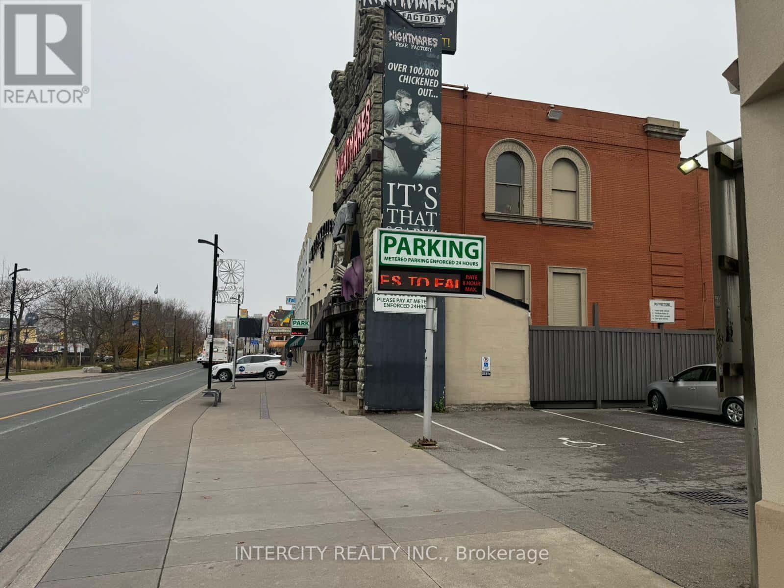 5633 VICTORIA AVENUE — Niagara Falls (Clifton Hill), Ontario - Photo 5 of 11