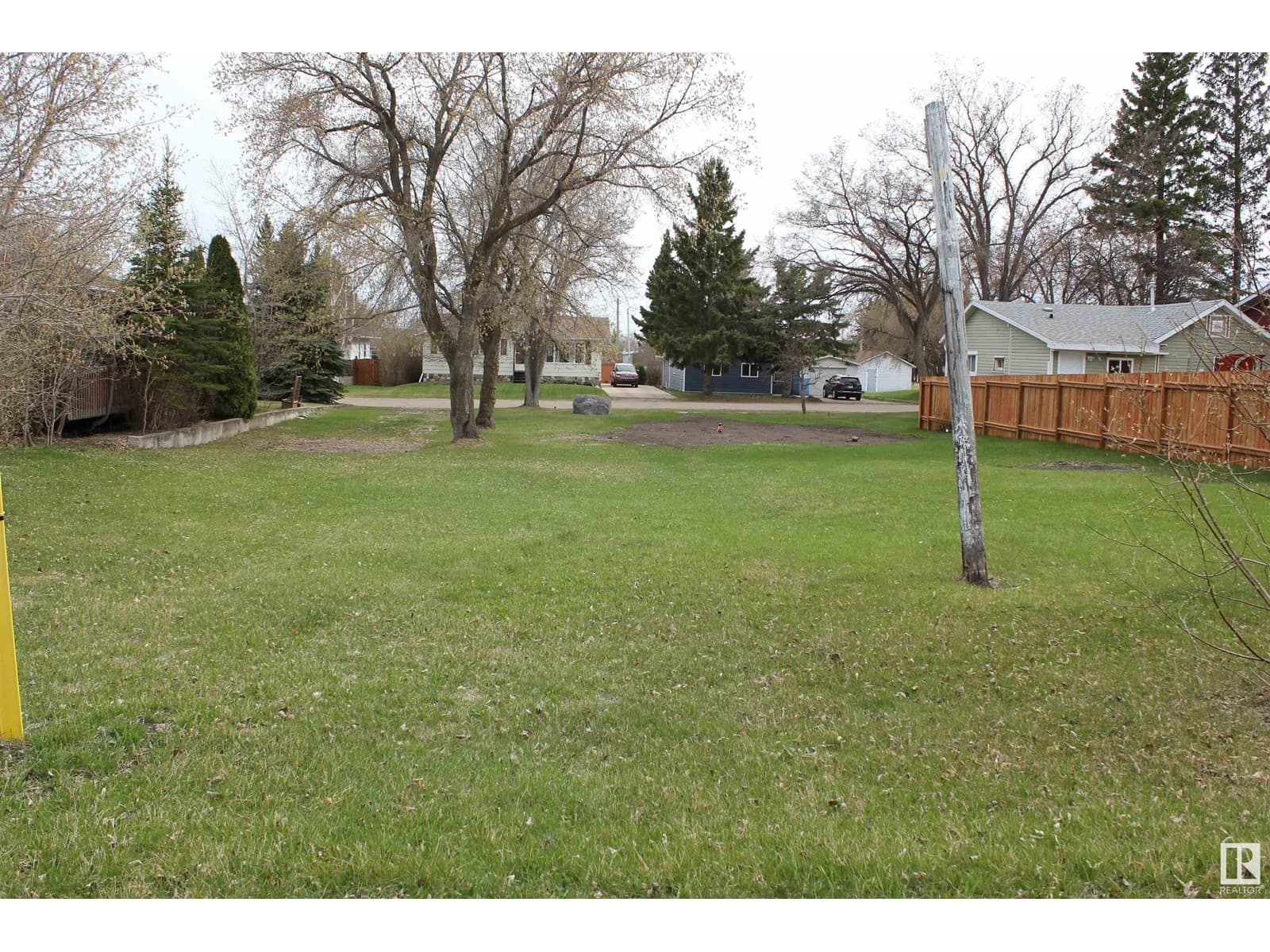 5330 49 AV — Elk Point, Alberta - Main photo