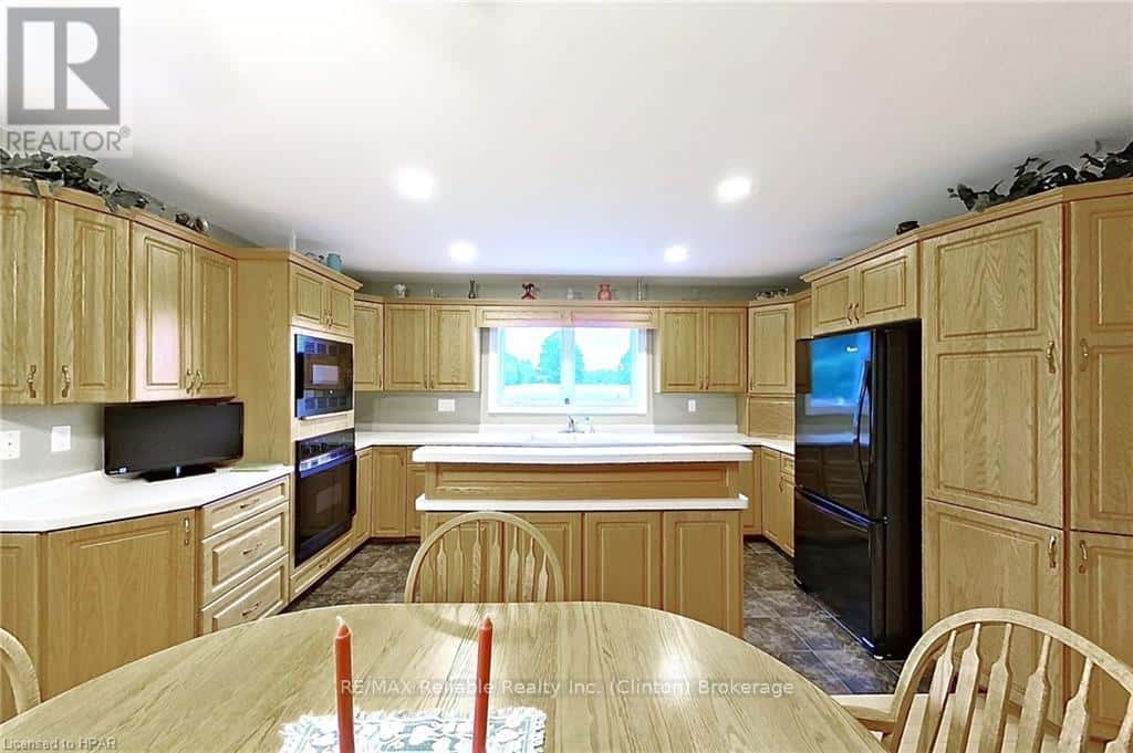 75551 BLUEWATER HIGHWAY — Bluewater (Bayfield), Ontario - Photo 3 of 40