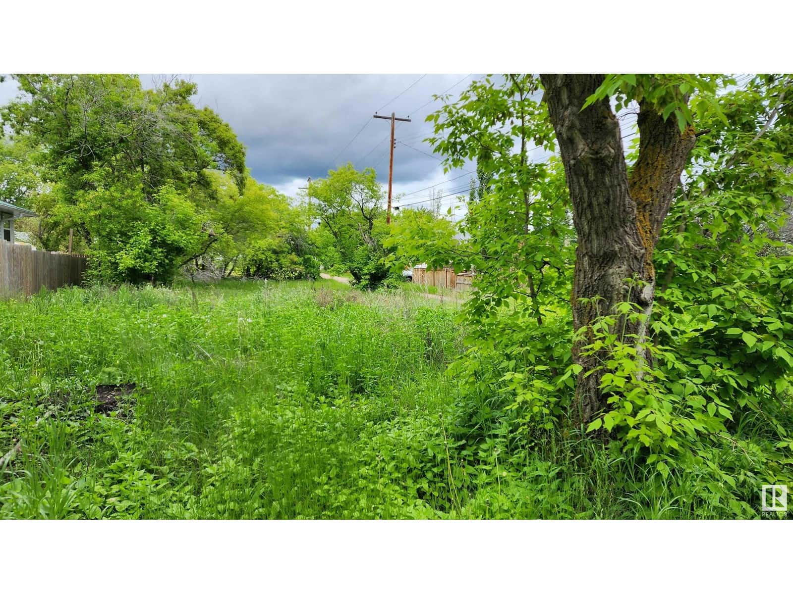 5114 51 AV — Elk Point, Alberta - Photo 2 of 11