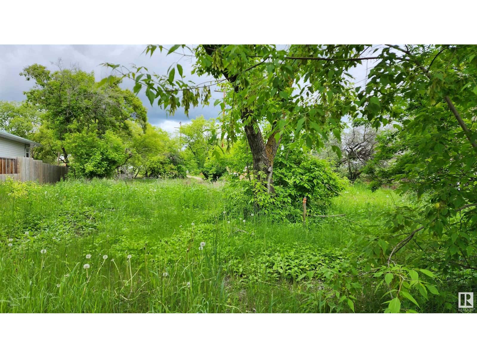 5114 51 AV — Elk Point, Alberta - Photo 3 of 11