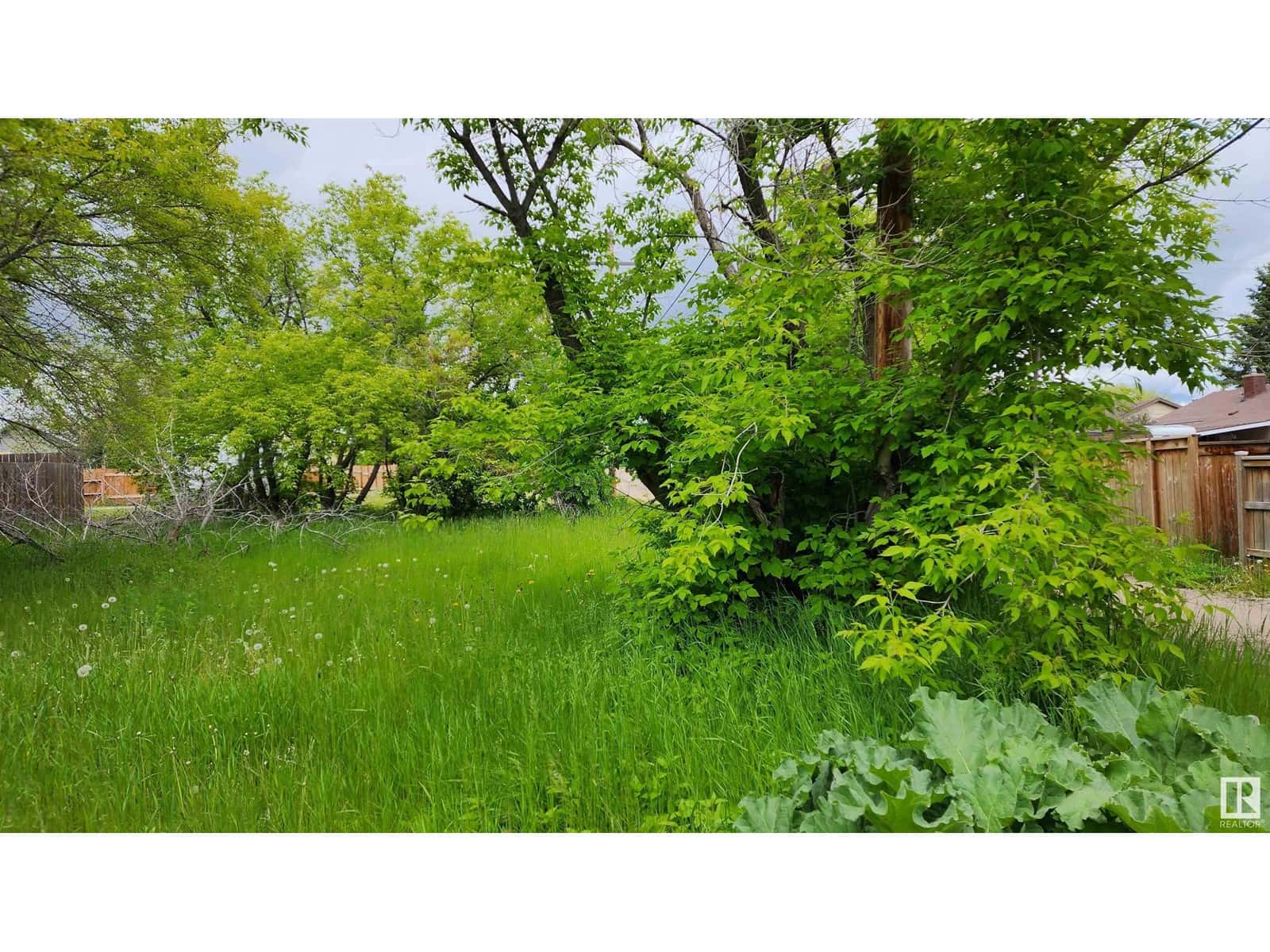 5114 51 AV — Elk Point, Alberta - Photo 5 of 11