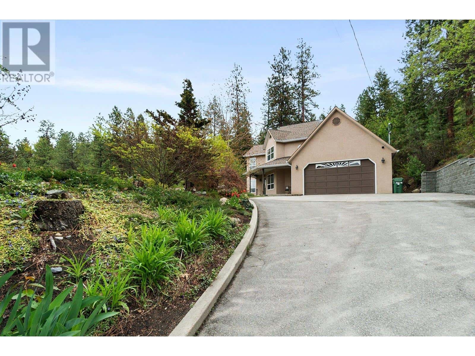 3281 Juniper Drive — Naramata, British Columbia - Photo 5 of 55