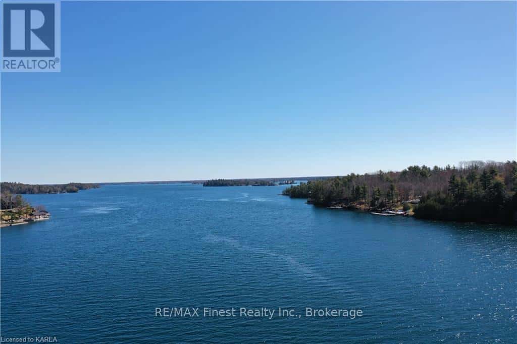 A CLUB ISLAND — Leeds and the Thousand Islands, Ontario - Photo 4 of 10