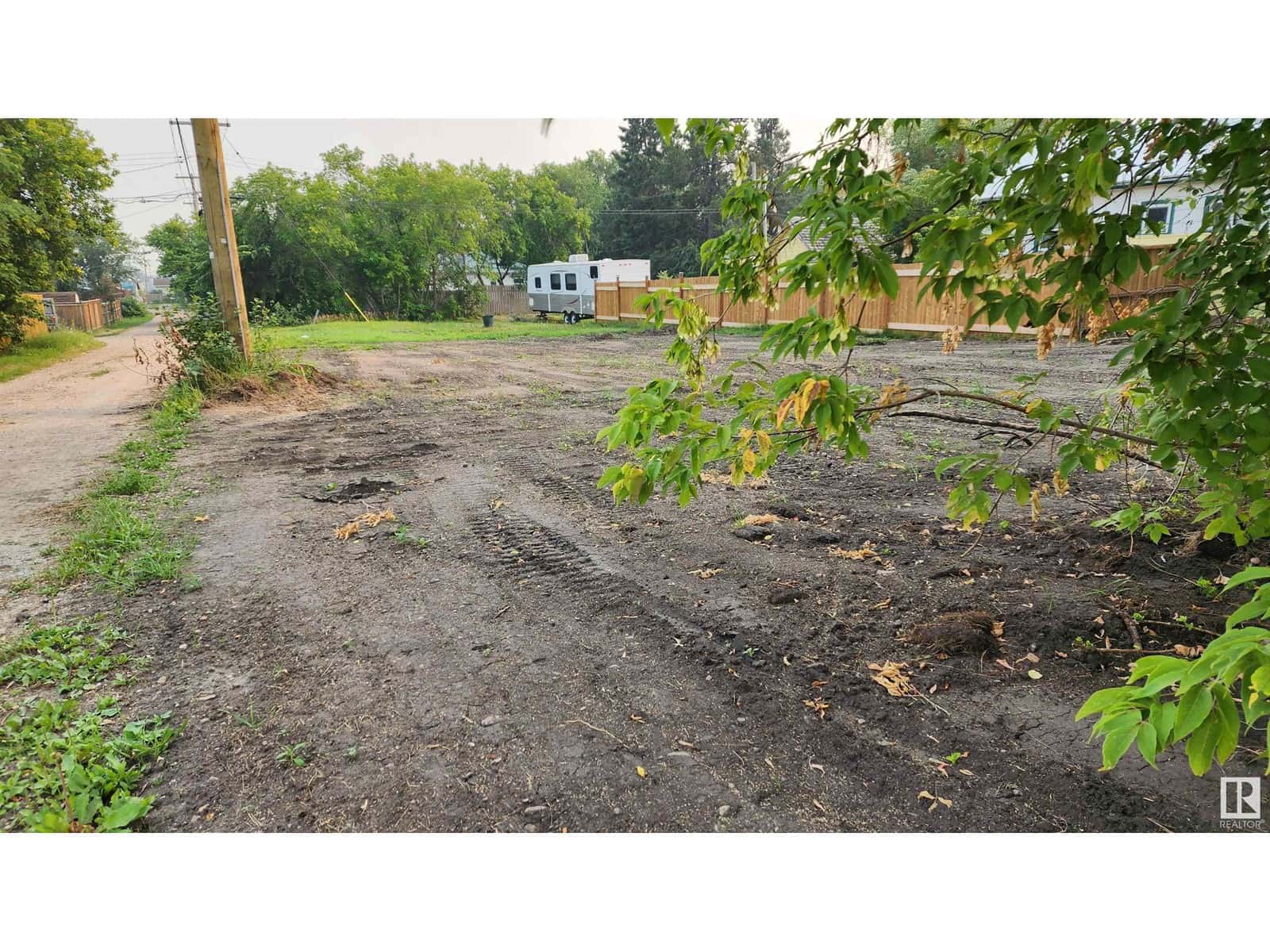 5113 52 AV — Elk Point, Alberta - Photo 3 of 5