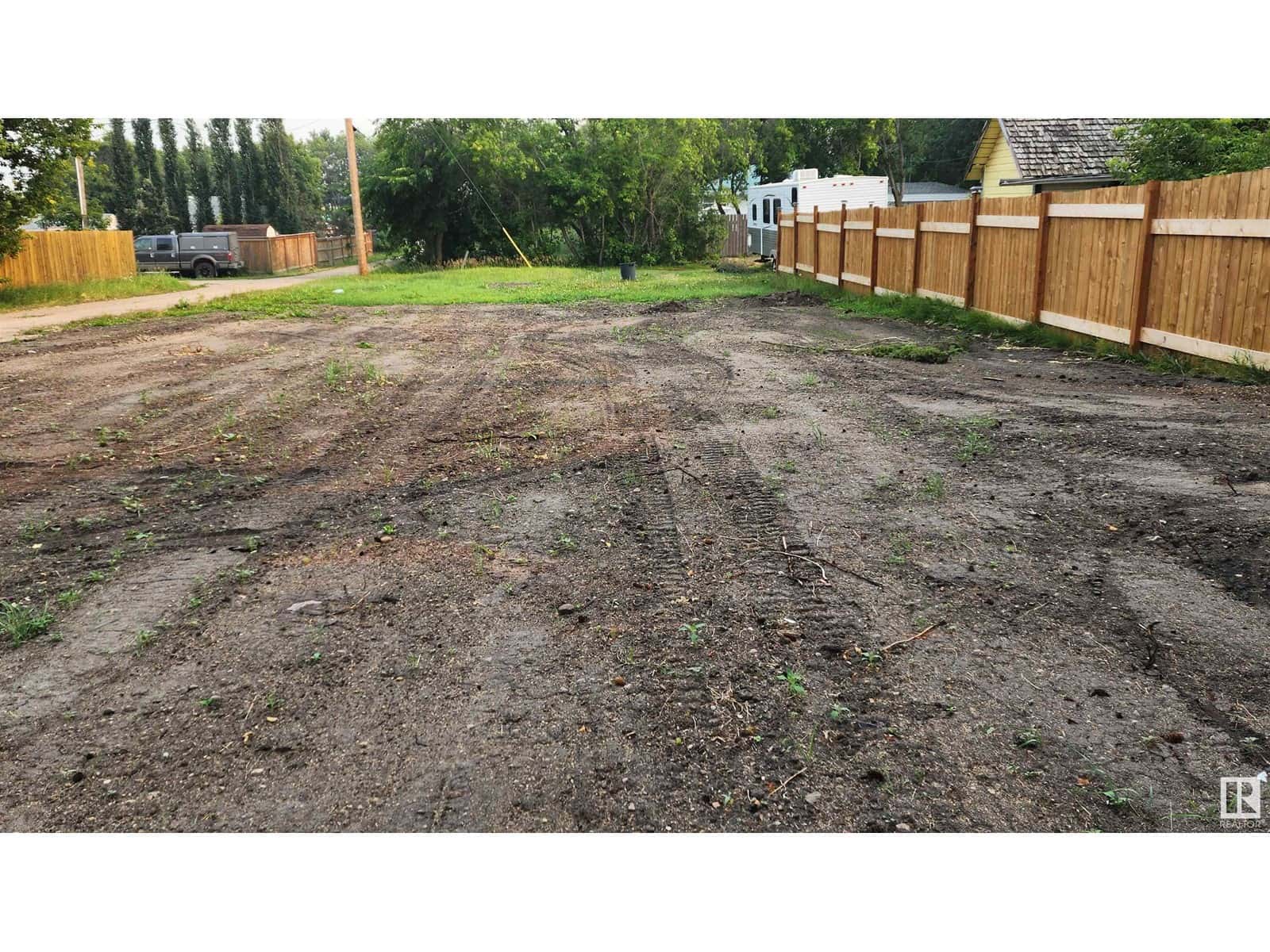 5113 52 AV — Elk Point, Alberta - Photo 2 of 5