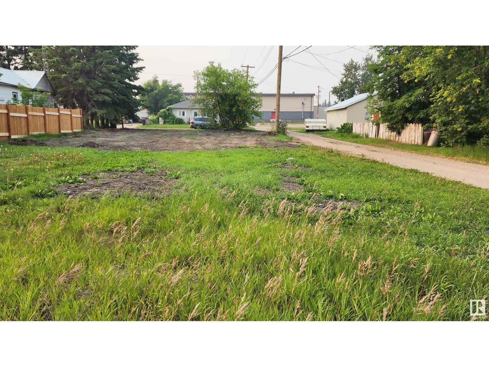 5113 52 AV — Elk Point, Alberta - Photo 4 of 5