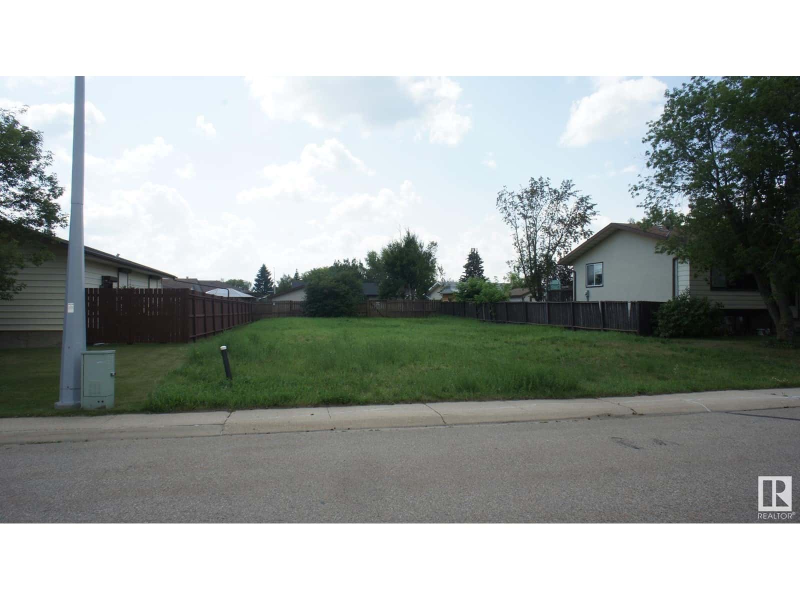 4605 54 AV — Bruderheim, Alberta - Photo 3 of 4