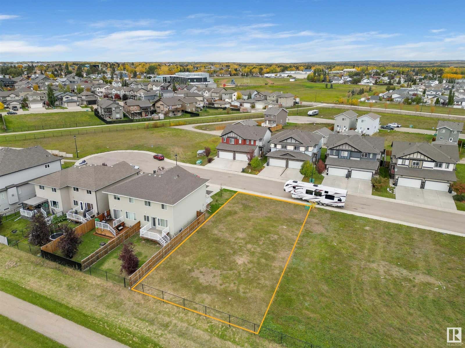 4009 & 4011 41 B Avenue — Drayton Valley, Alberta - Photo 2 of 11