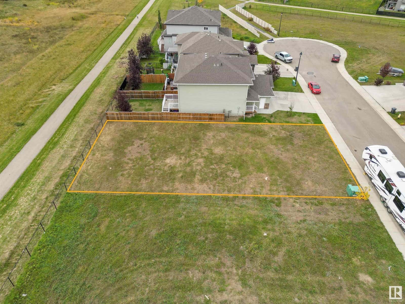 4009 & 4011 41 B Avenue — Drayton Valley, Alberta - Photo 4 of 11