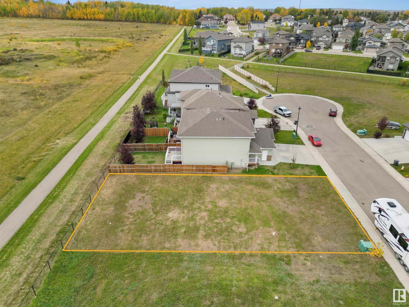 4009 & 4011 41 B Avenue — Drayton Valley, Alberta - Photo 5 of 11