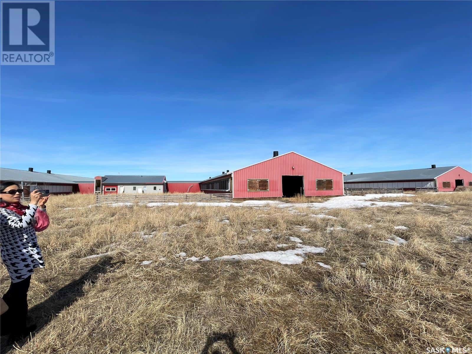 PIG-BARN — Excelsior Rm No. 166, Saskatchewan - Photo 2 of 17