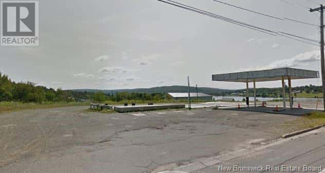 15 Carleton Drive — Nackawic, New Brunswick - Photo 2 of 2