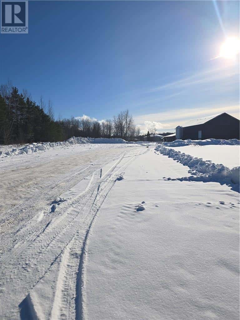 8 Toronto Avenue — South River, Ontario - Photo 3 of 6